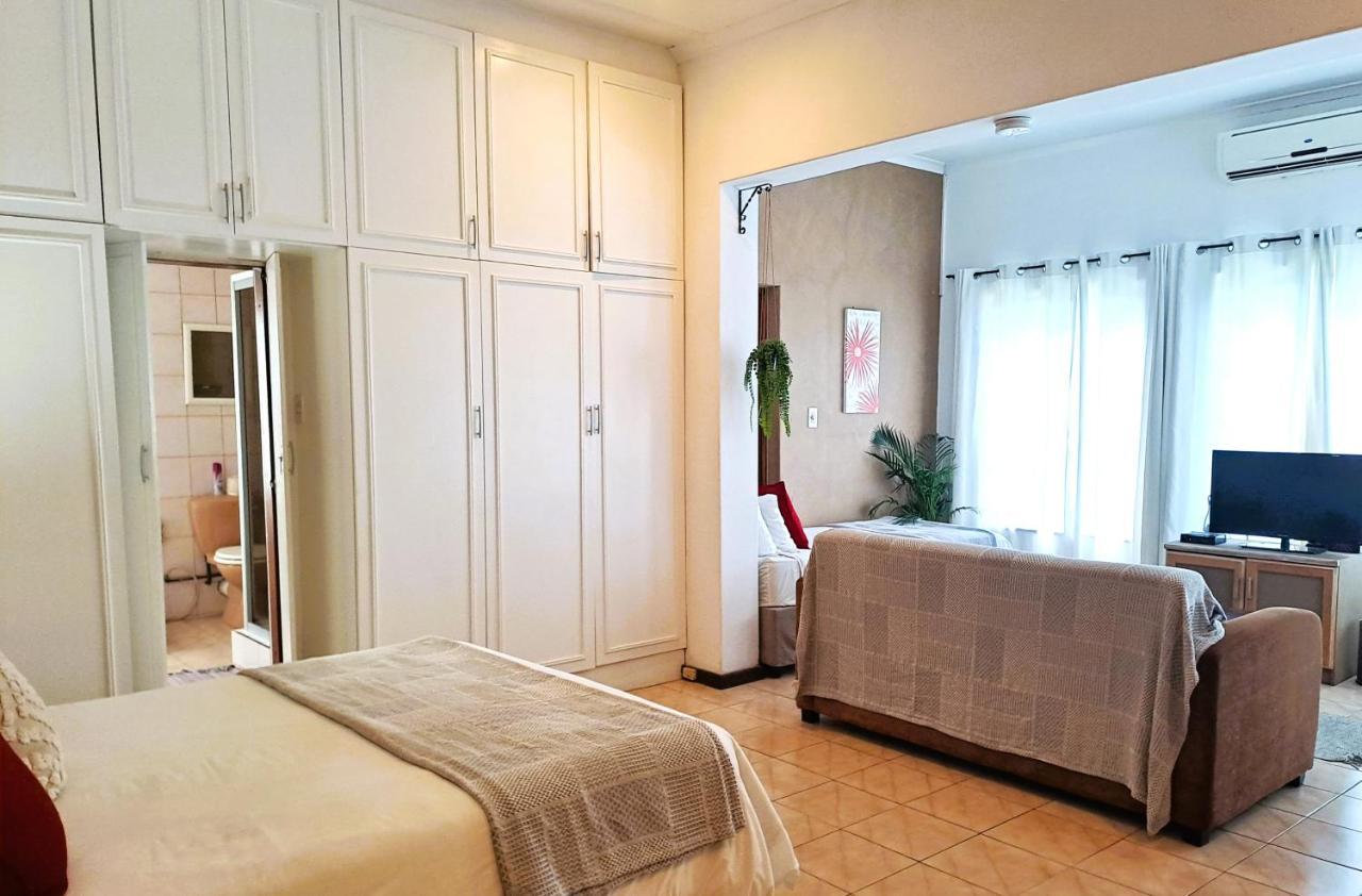 Old Mill Guest House เดอร์บัน ภายนอก รูปภาพ